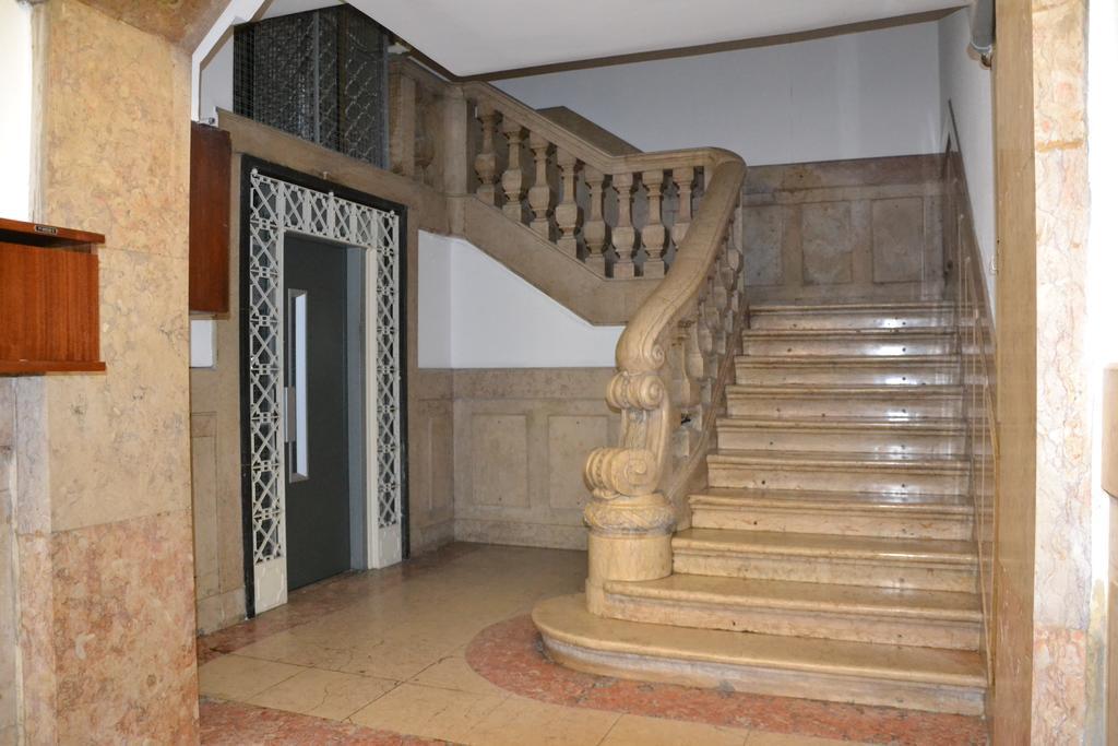 The Loghouse Apartment Lisbon Exterior photo